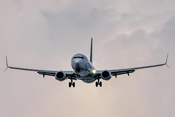 Boeing 737 approaching runway for landing