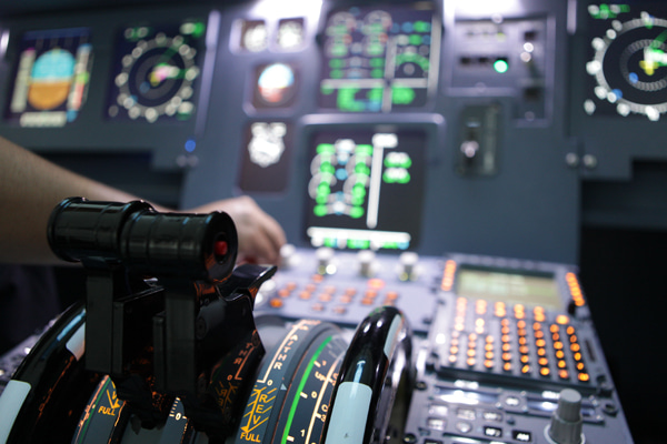 Aircraft cockpit throttle controls and instruments